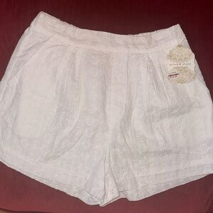 NWT ALTAR’D State Women’s white high waisted shorts with floral design